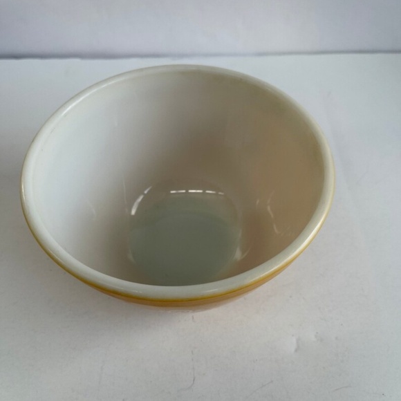 Pyrex Butterfly Gold Bowl - Pyrex Bowl 401 - Yellow Pyrex - Vintage Pyrex Bowl - Picture 3 of 4